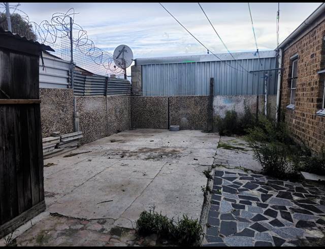 3 BEDROOM HOUSE FOR SALE IN LENTEGEUR